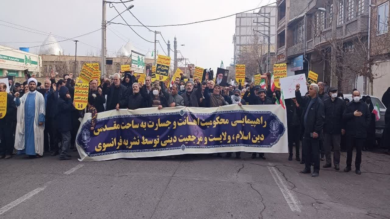 راهپیمایی نمازگزاران آذربایجان غربی در محکومیت نشریه فرانسوی