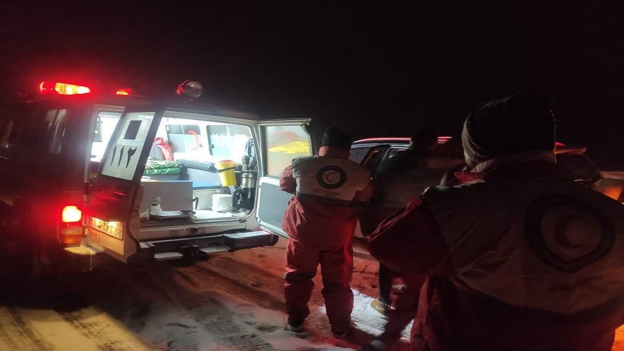 بیش از ۲۴۰۰ نفر در برف و کولاک امدادرسانی شدند