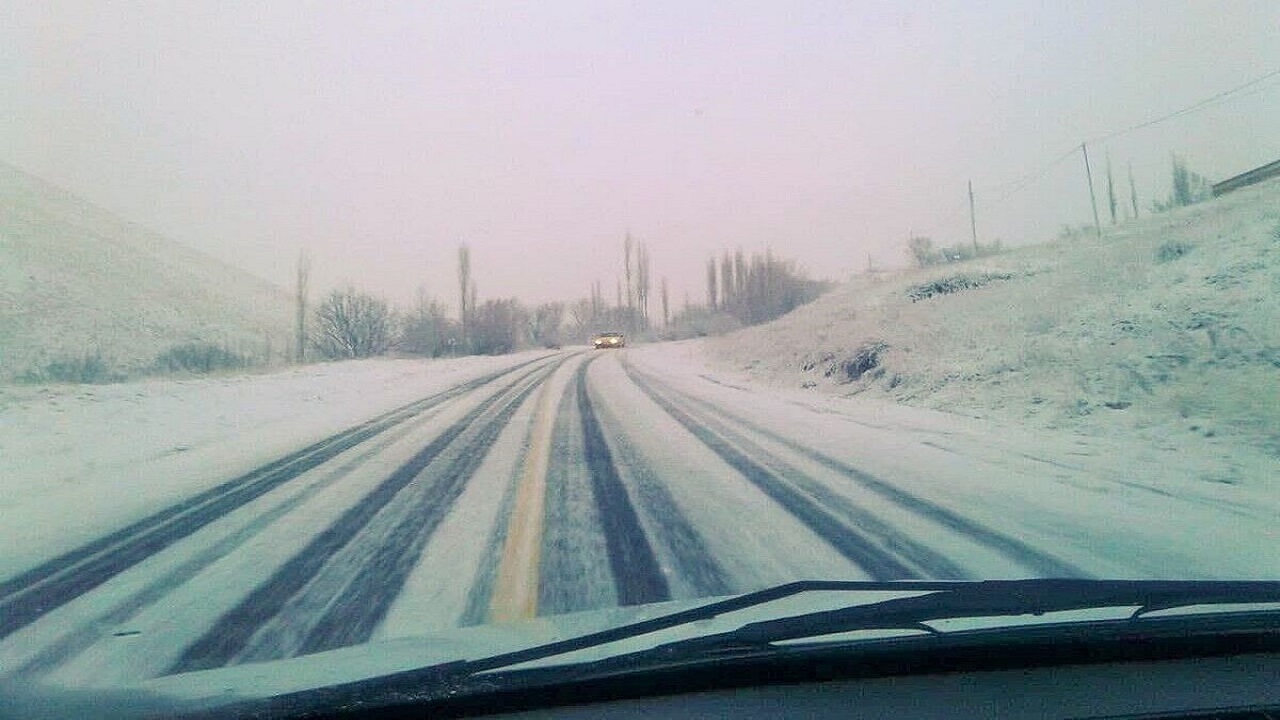 نجات ۱۲ نفر گرفتار در برف و کولاک تایباد