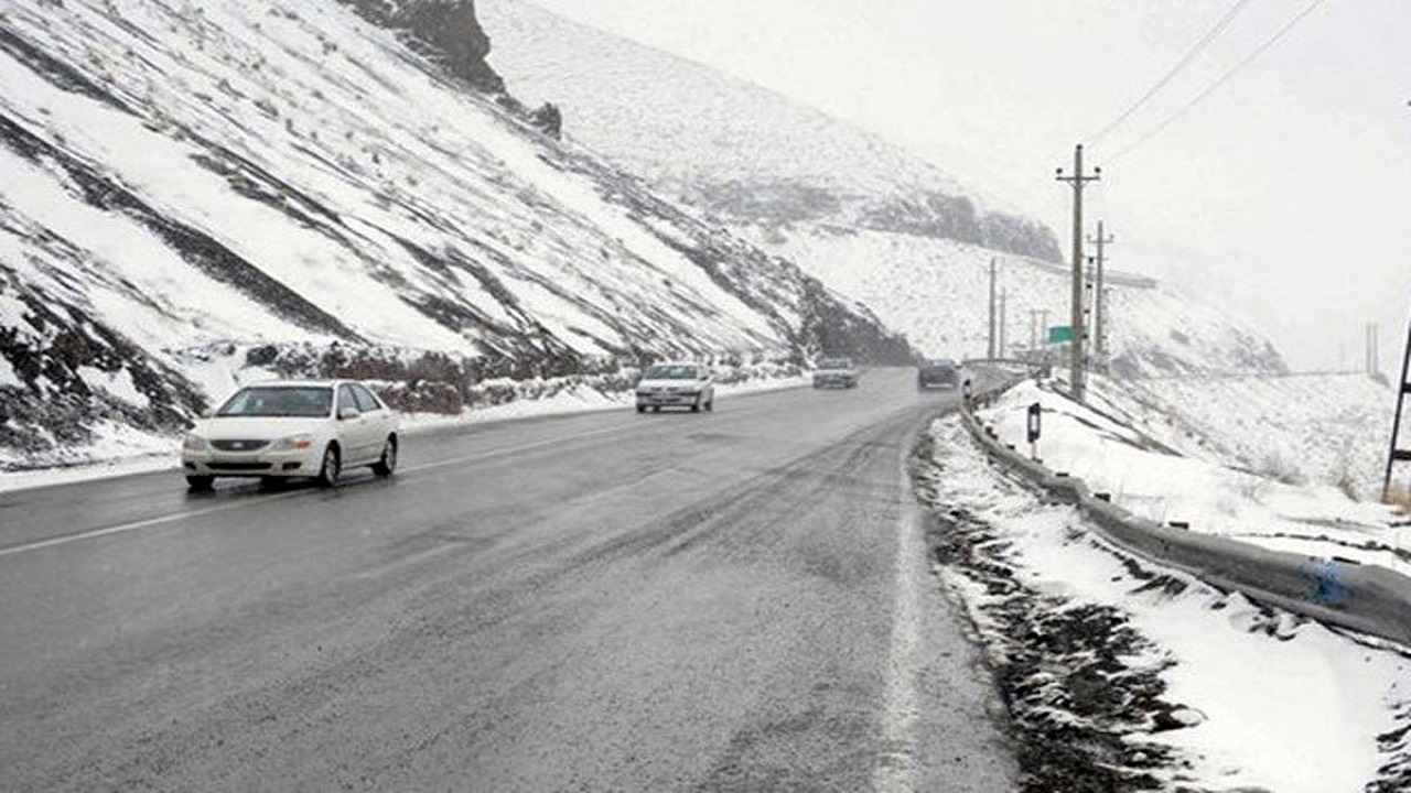 رانندگان در محور‌های مواصلاتی ایلام زنجیر چرخ همراه داشته باشند