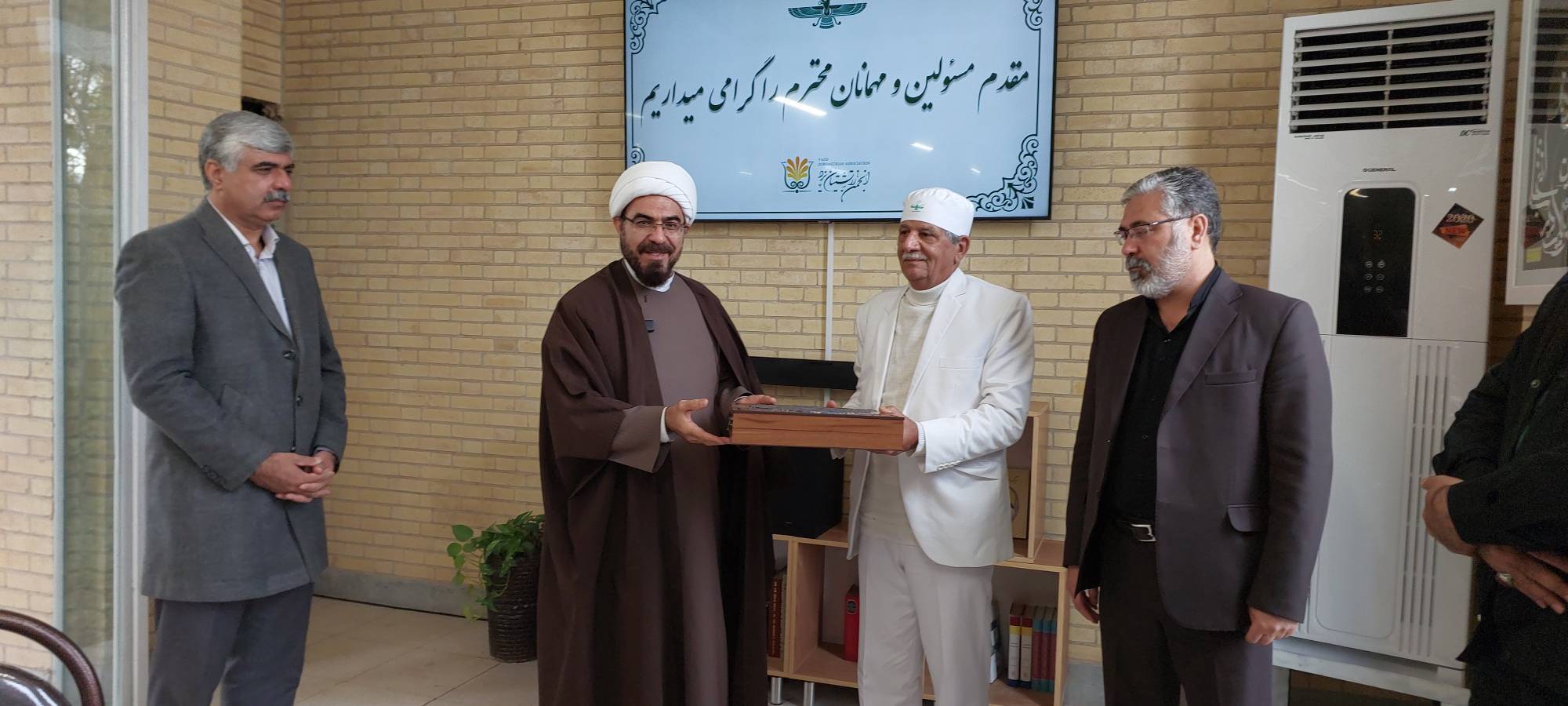 حضور نماینده رئیس&zwnj;جمهور در آتشکده زرتشتیان&zwnj; یزد