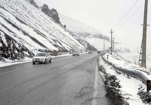 تردد روان در چالوس/ بارش برف و باران در البرز و تهران