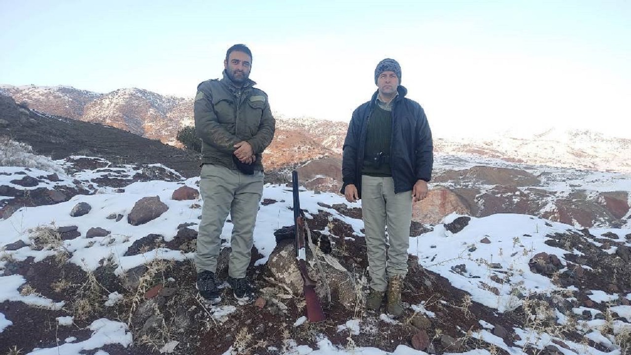 تداوم گشت و کنترل محیط بانان با وجود شرایط سخت زمستانی در اردبیل