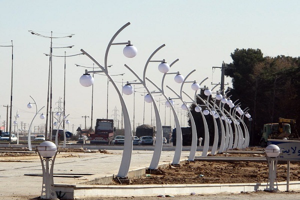 نصب چراغ روشنایی در بوستان صدف بندرعباس