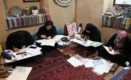 دورهمی صمیمانه بانوان خوشنویس یزدی+عکس