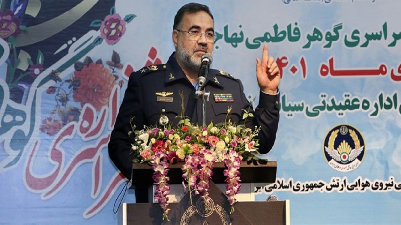 مسئولان با تبیین دستاورد‌های انقلاب مقابل حربه‌های دشمنان بایستند