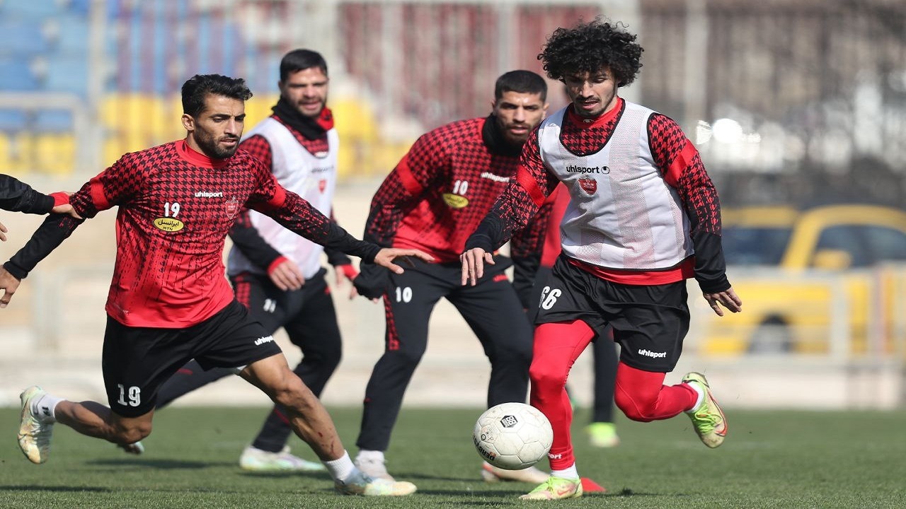 تلاش و مبارزه وحدت حنانوف برای ماندن در ترکیب پرسپولیس
