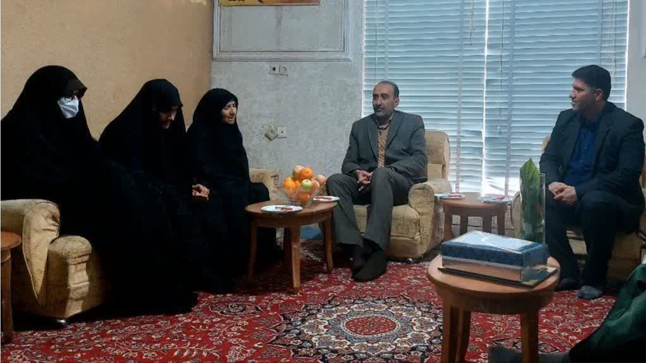 دیدار معاون سیاسی استانداری فارس با خانواده ۲ شهید مدافع امنیت