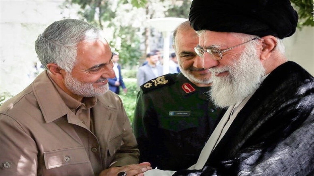 شهید سلیمانی زنده‌تر از همیشه در قلب مردم است