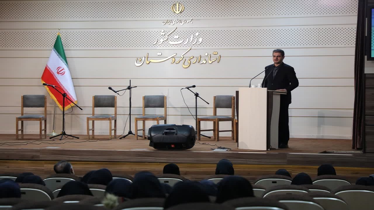 مشکلات حوزه ی بانوان و معیشت آنها با جدیت پیگیری شود