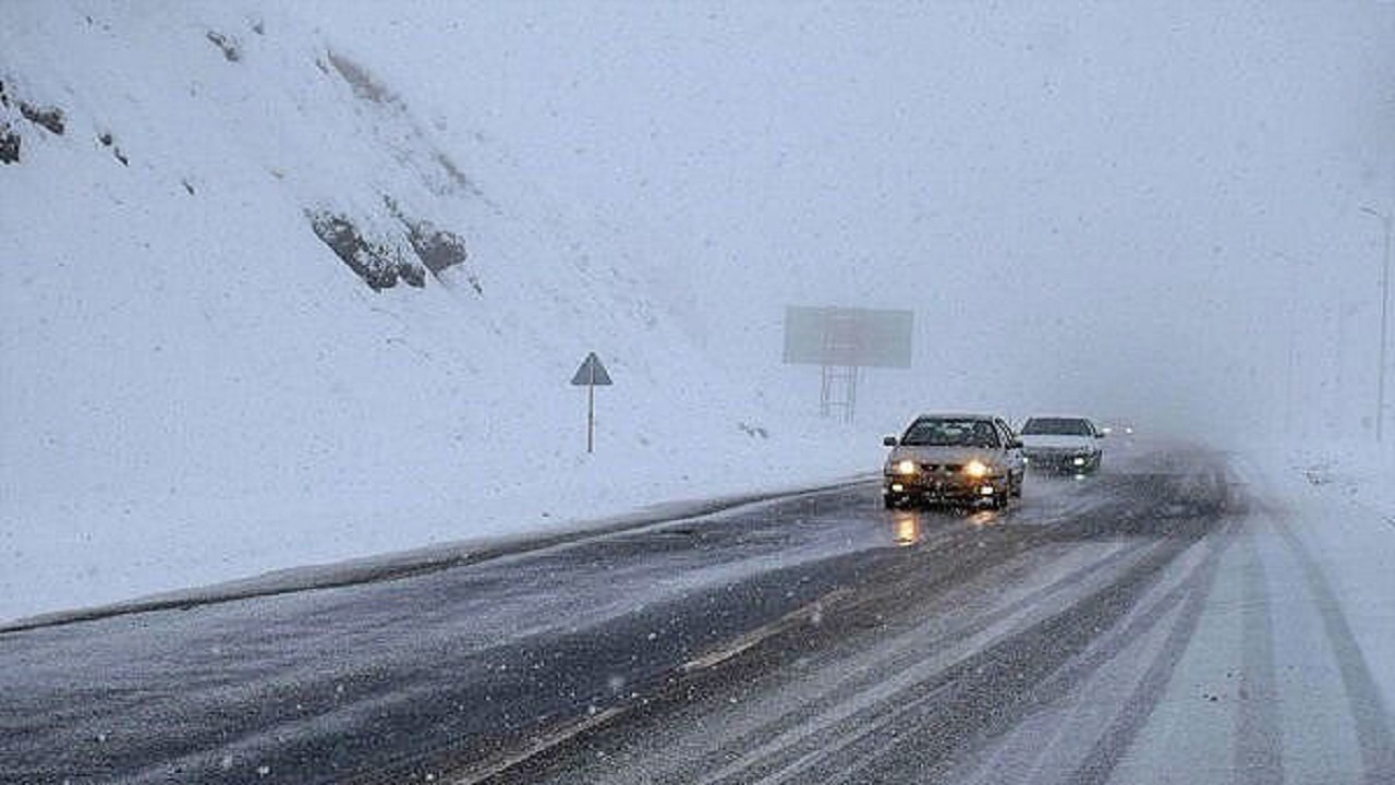 مه آلودگی و لغزندگی جاده‌های استان اصفهان