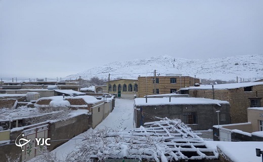 نمایی زیبا از بارش برف در روستای بشکان شهرستان بافق+تصویر