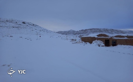 نمایی زیبا از بارش برف در روستای بشکان شهرستان بافق+تصویر