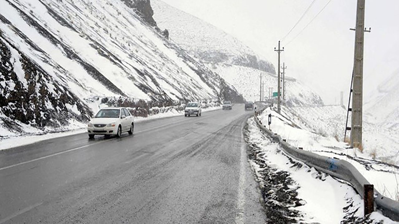۱۰۰ راه روستایی در شمال کرمان مسدود است/ اسکان مسافران تهران - ایرانشهر در انار
