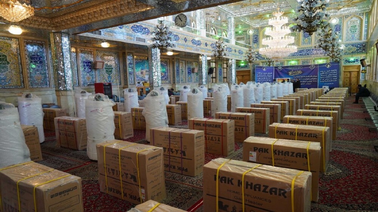 ۹۰۰ عدد لوازم گرمایشی بین نیازمندان استان سمنان توزیع شد