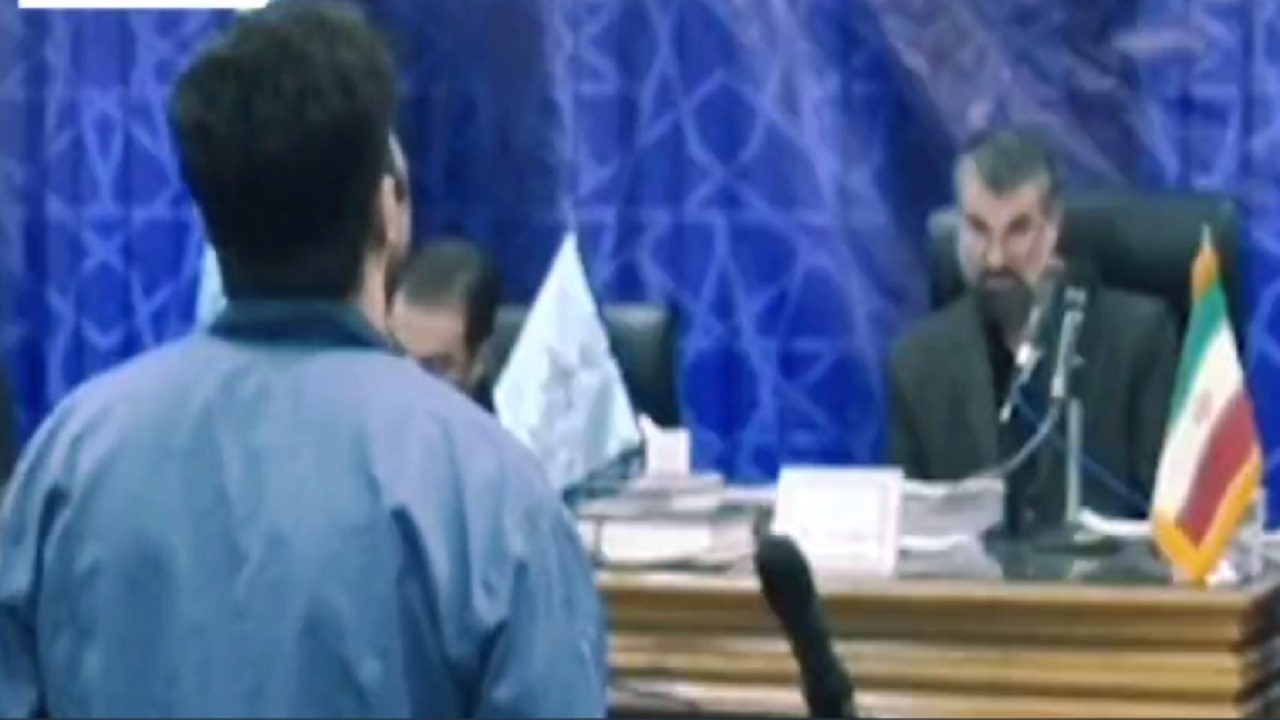 با کلاش تیراندازی کردم