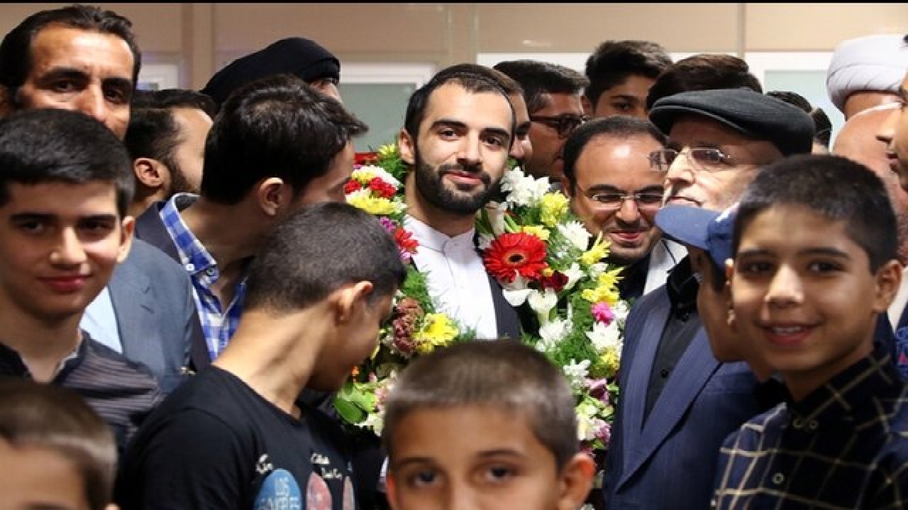 قاری مشهدی عنوان برتر مسابقات سراسری قرآن را کسب کرد