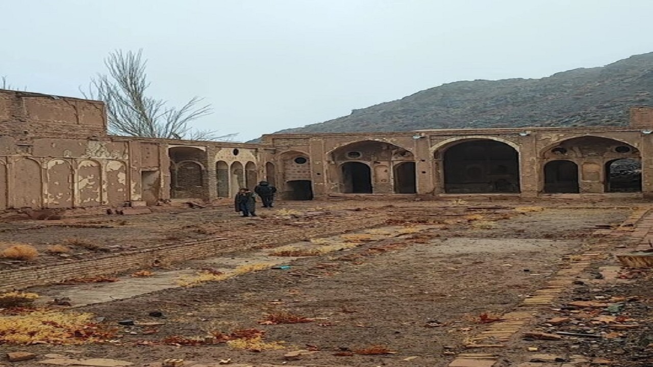 سرهنگ آباد اردستان، بنایی که آباد نشد