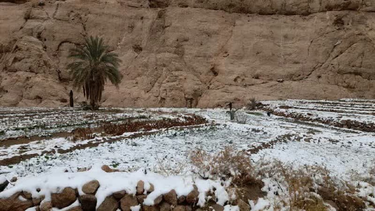 طبیعت بکر و کوهستانی روستای قطرم بافق در یک روز برفی+ تصویر
