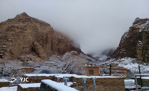 طبیعت بکر و کوهستانی روستای قطرم بافق در یک روز برفی+ تصویر