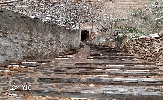 طبیعت بکر و کوهستانی روستای قطرم بافق در یک روز برفی+ تصویر