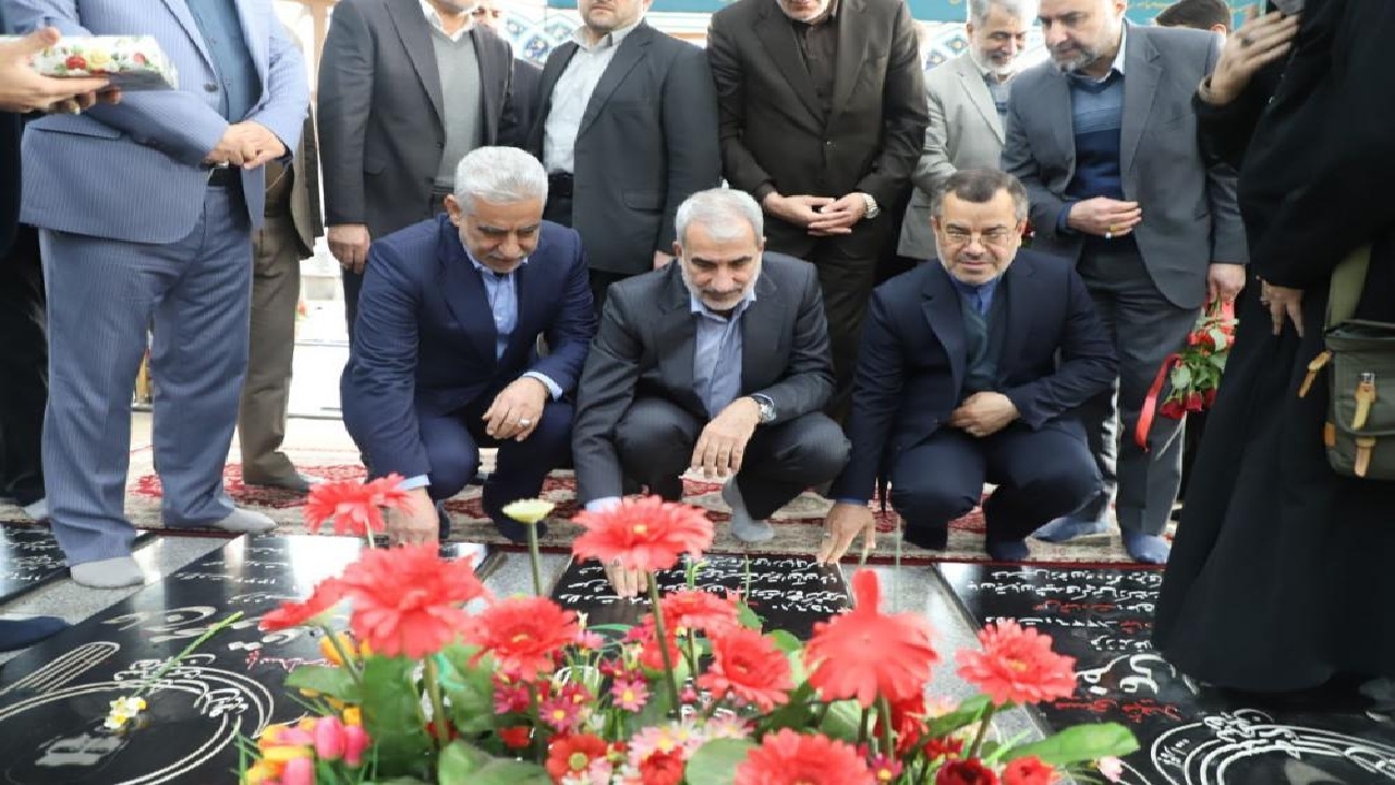ادای احترام وزیر آموزش و پرورش به مقام شامخ شهدای گیلان