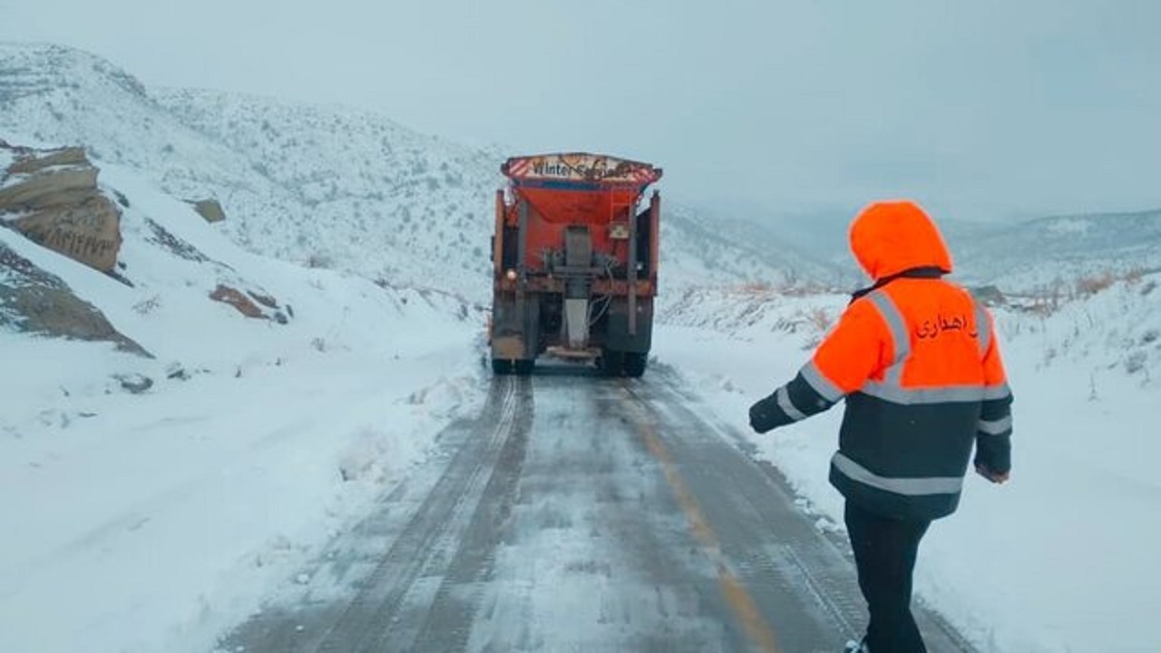 استفاده بیش از سه هزار تن شن و نمک در محور‌های برفی چهارمحال و بختیاری