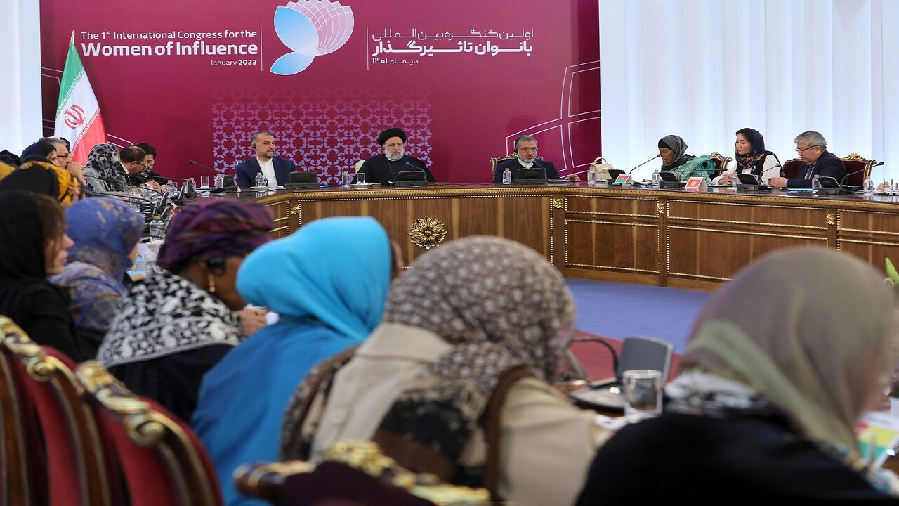 هم نگاه متحجرانه و هم نگاه ابزاری به مقام زن محکوم به شکست و مردود است