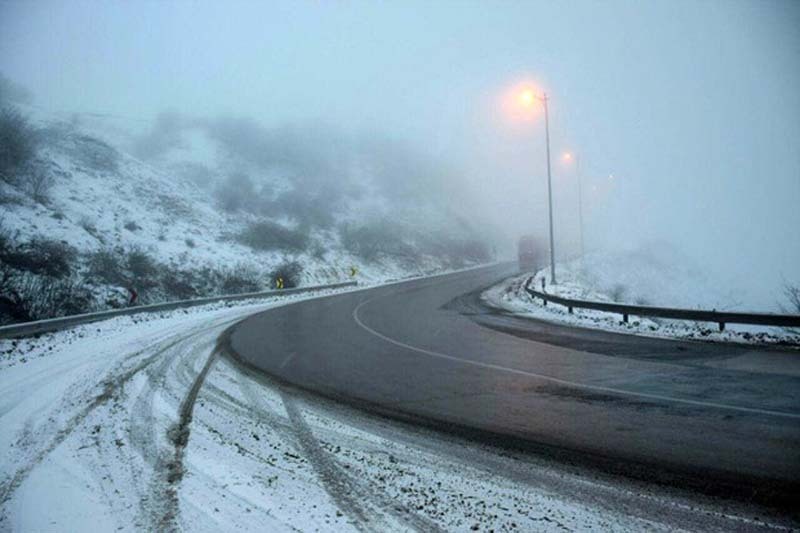 بارش برف و باران در ١٩ جاده كشور
