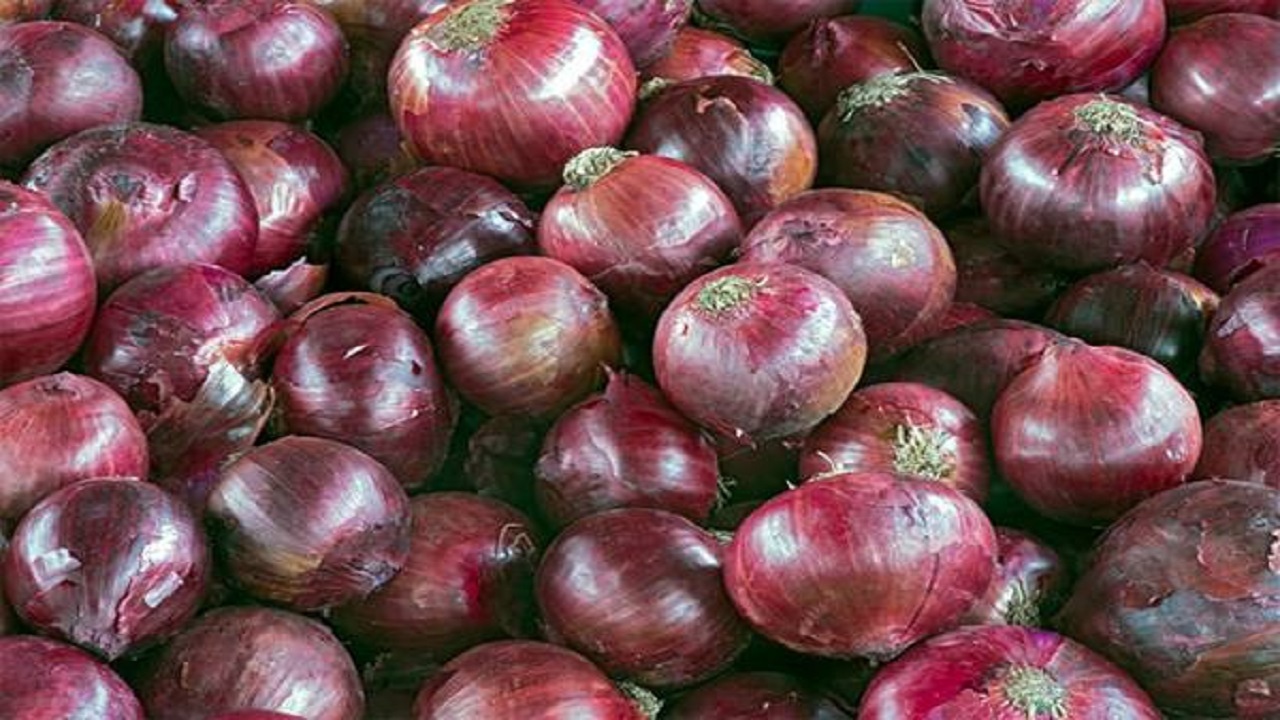 فروش پیاز قرمز بالاتر از ۲۵ هزار تومان تخلف است