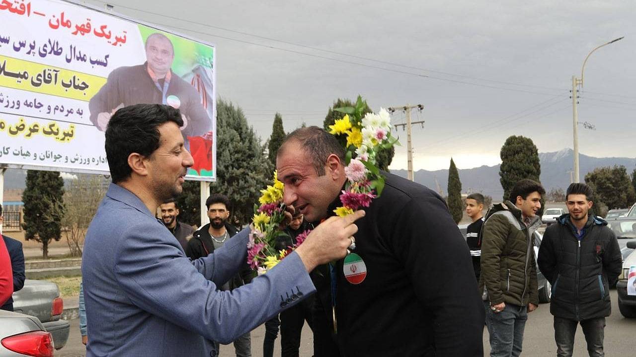 استقبال از قهرمان پرس سینه جهان در زرند