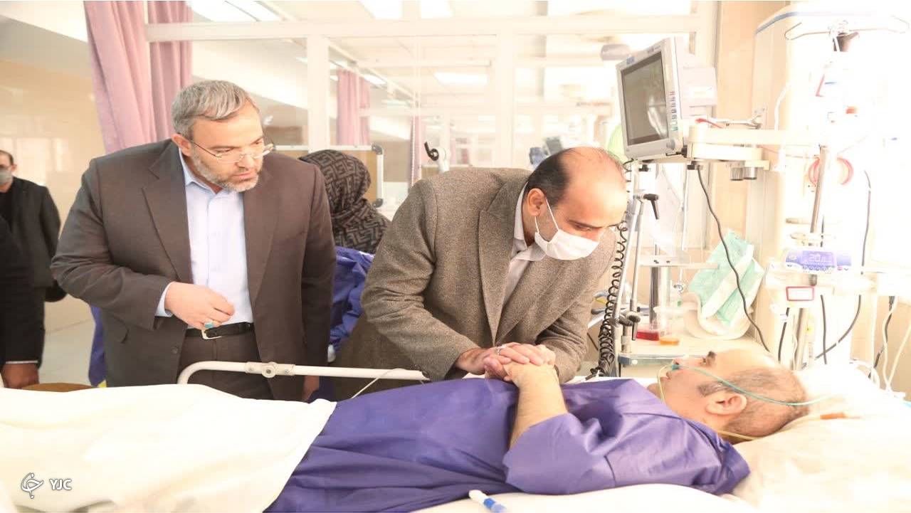 معاون استاندار فارس از مجروحان حادثه تروریستی حرم شاهچراغ عیادت کرد