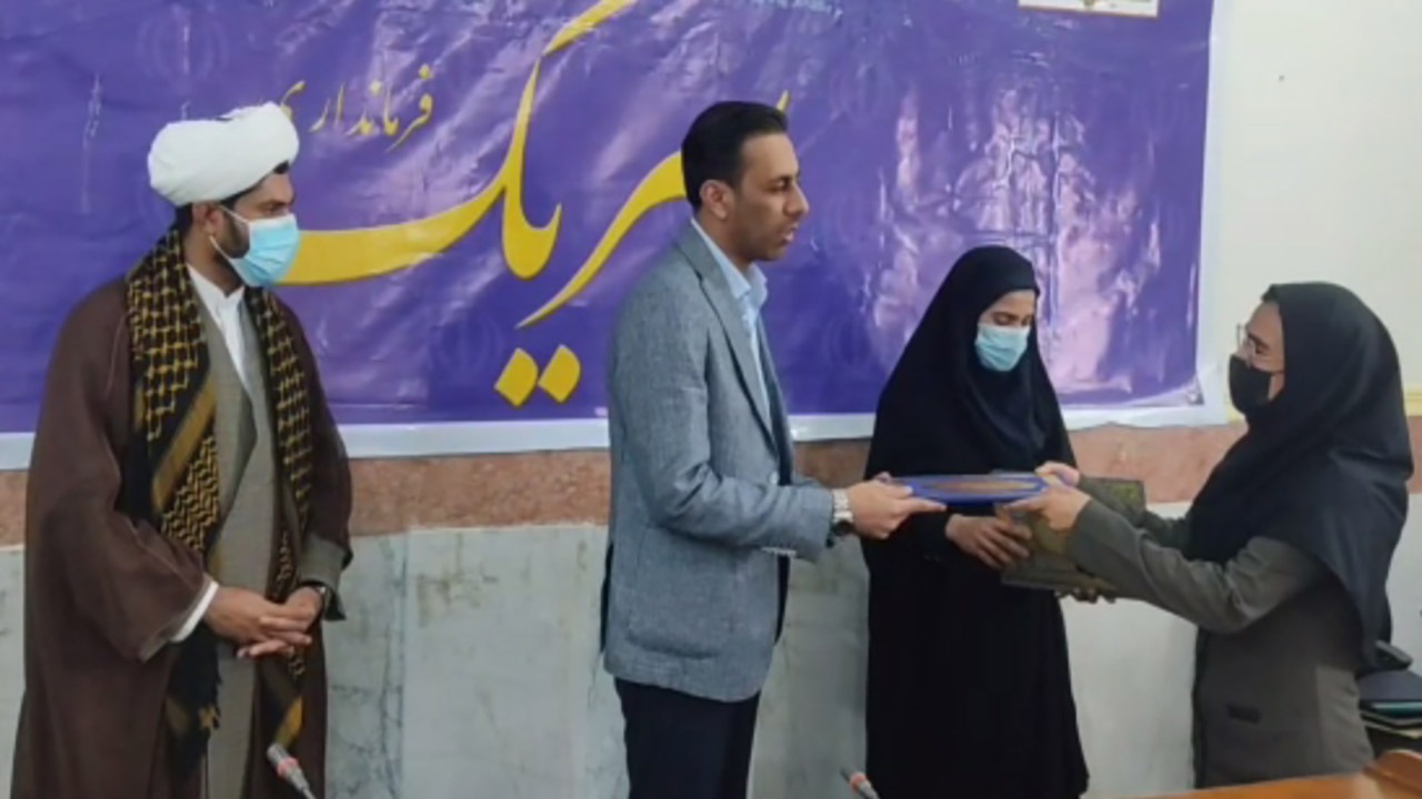 تجلیل از ۵۰ بانوی نمونه و فعال شهرستان سیریک