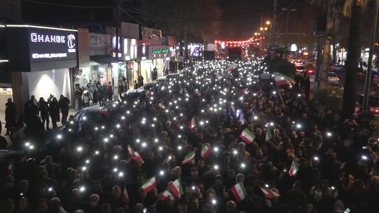 راهپیمایی شبانه آملی‌ها در محکومیت اغتشاشات + فیلم