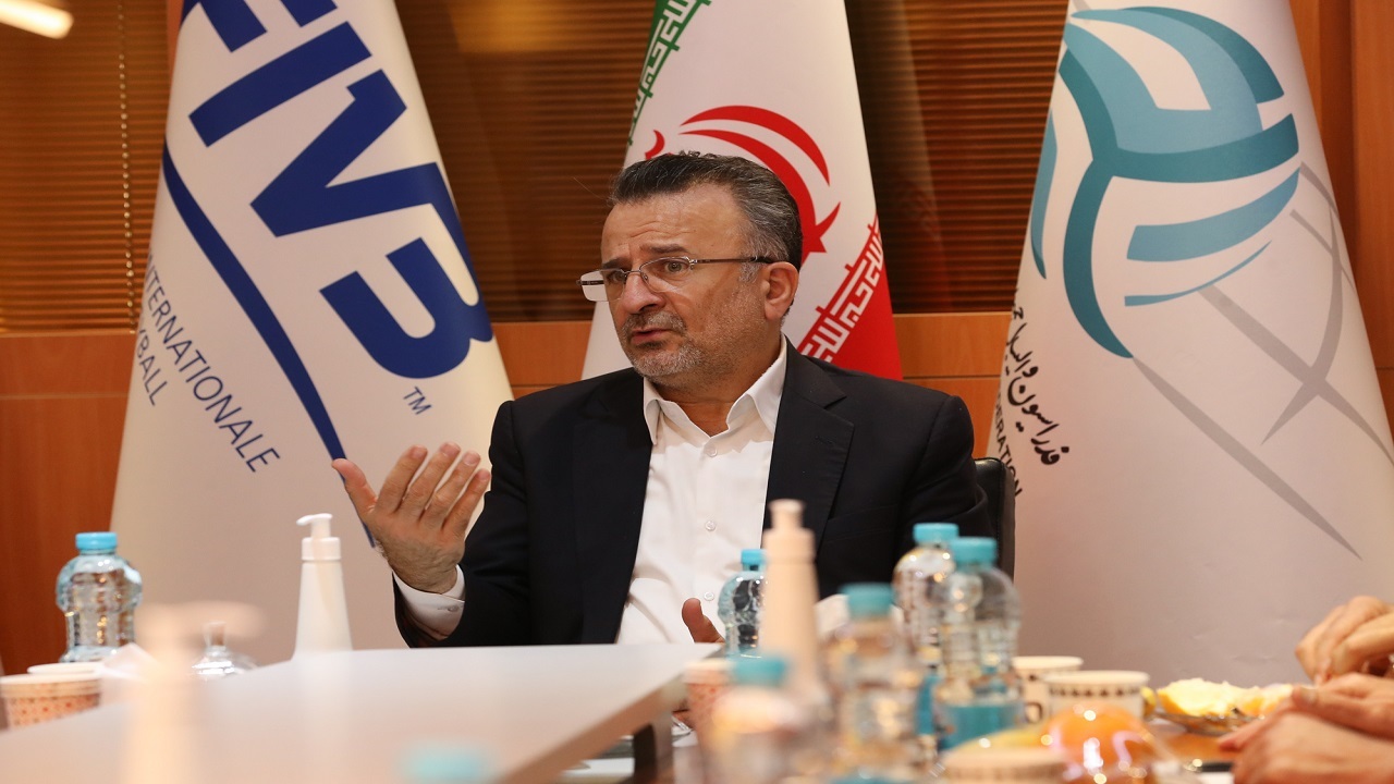 داورزنی: ماموریت ام به عنوان رئیس فدراسیون والیبال تمدید شد