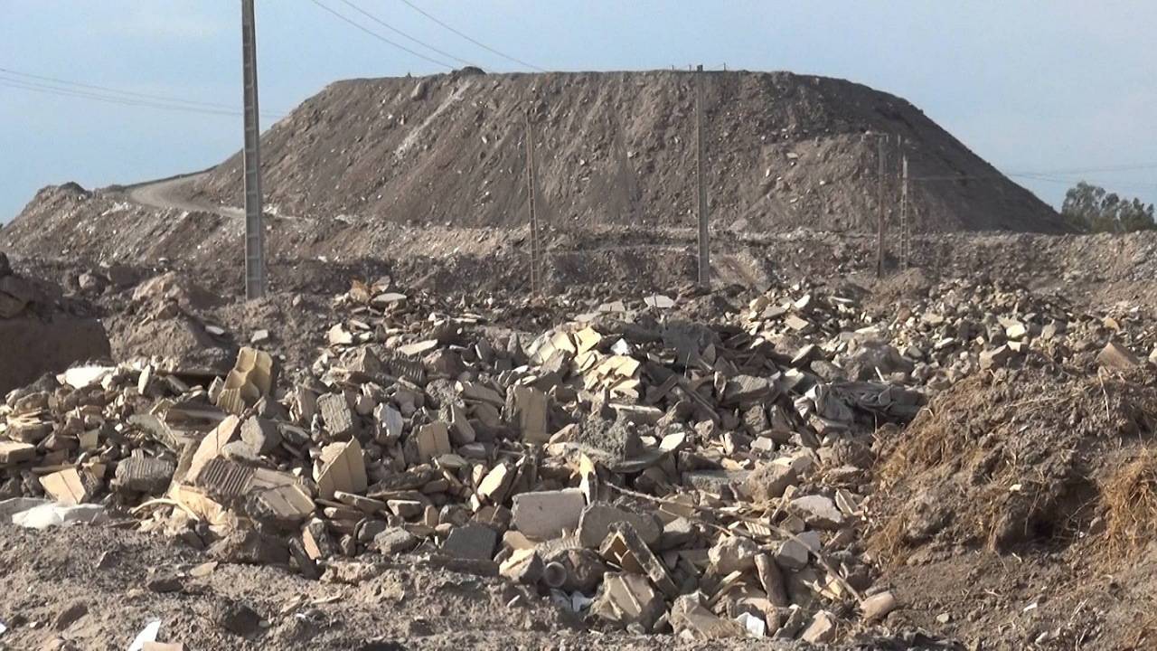 تپه‌های یادمان زلزله بم بعد از گذشت ۱۹ سال از زلزله رها شده اند!