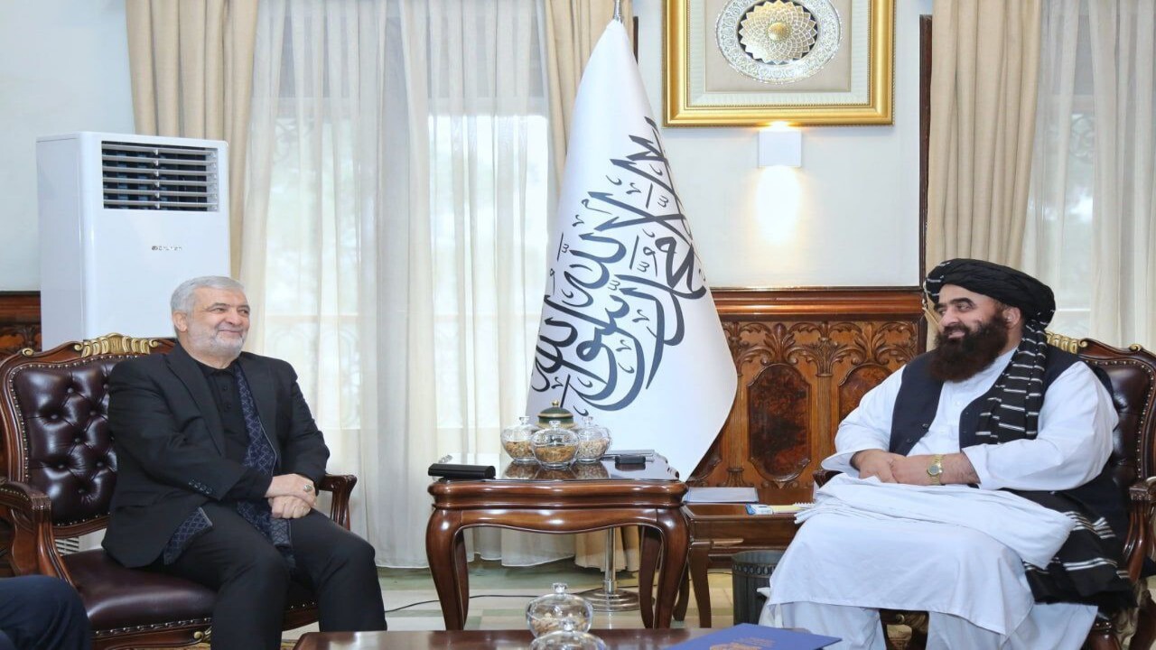 طالبان خواستار حل مشکلات بانکی مهاجرین افغانستانی مقیم ایران شد