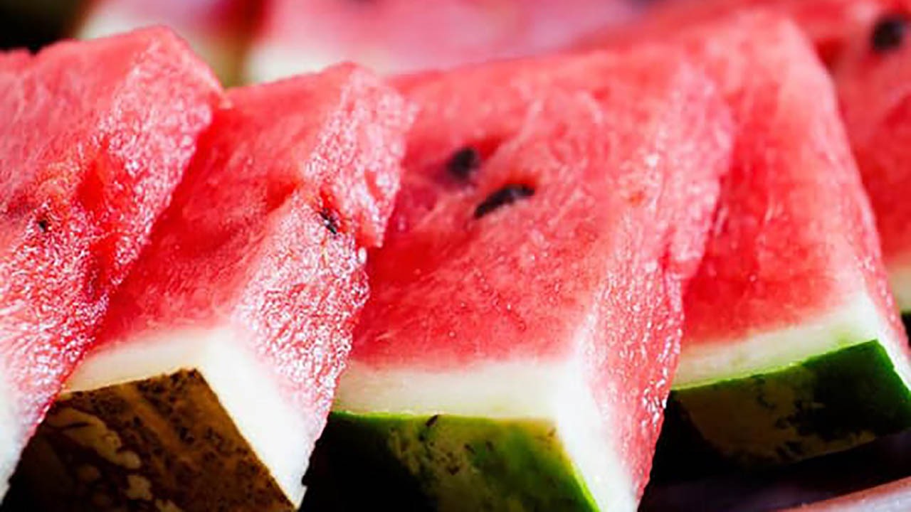 آیا خوردن هندوانه باعث چاقی می‌شود؟ + فیلم