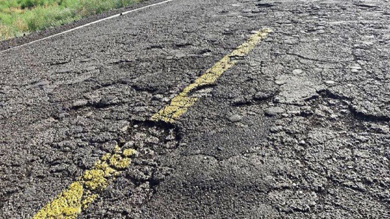 نشست آسفالت در محور شهیدبابایی/ اعلام مسير جايگزين