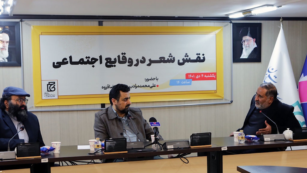شعر اجتماعی در ادبیات انقلاب زنده است