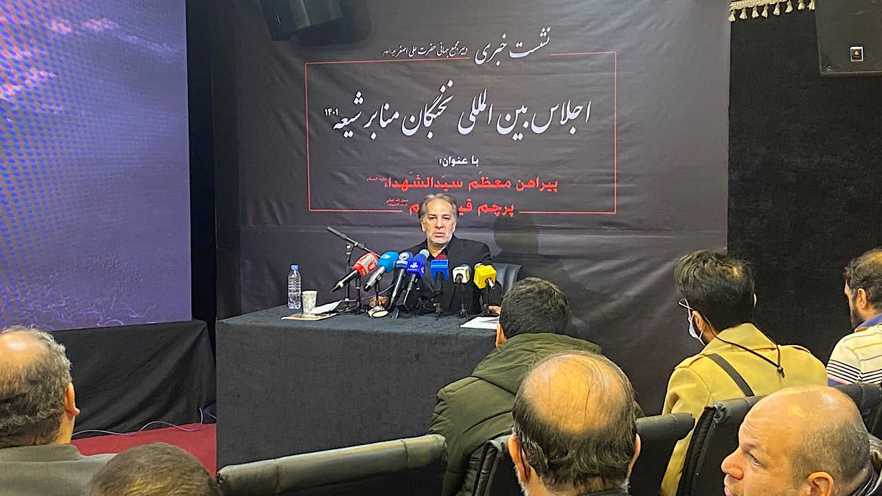 پیراهن حضرت سیدالشهدا(ع) نمادی برای شیعه است