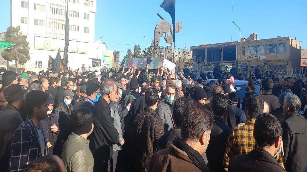 خیل عظیم عاشقان در تشییع پیکر ۶ شهید گمنام در بیرجند