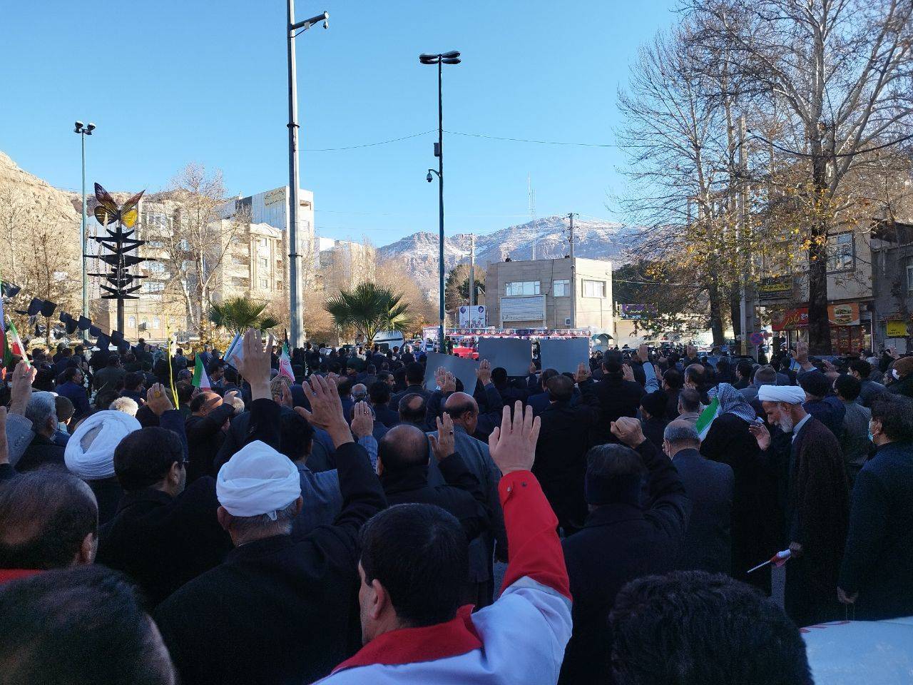 پیکر ۶۵ شهید گمنام دوران دفاع مقدس در ایلام تشییع شد
