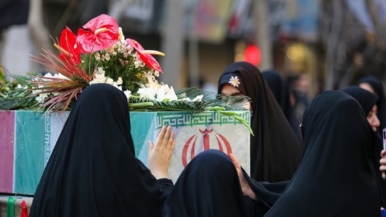 تشییع پیکر مطهر ۱۳ شهید دوران دفاع مقدس در اصفهان