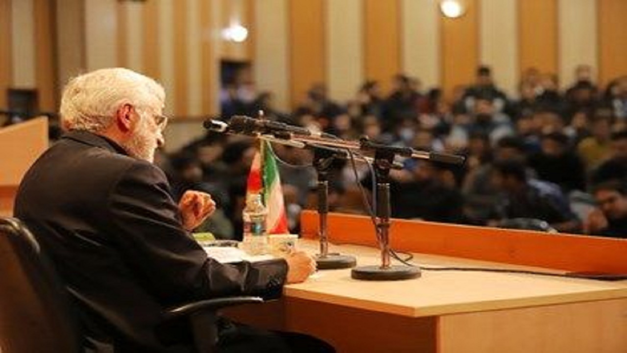 دشمن تمام گزینه های روی میز را بر علیه ملت ما به کار برده است