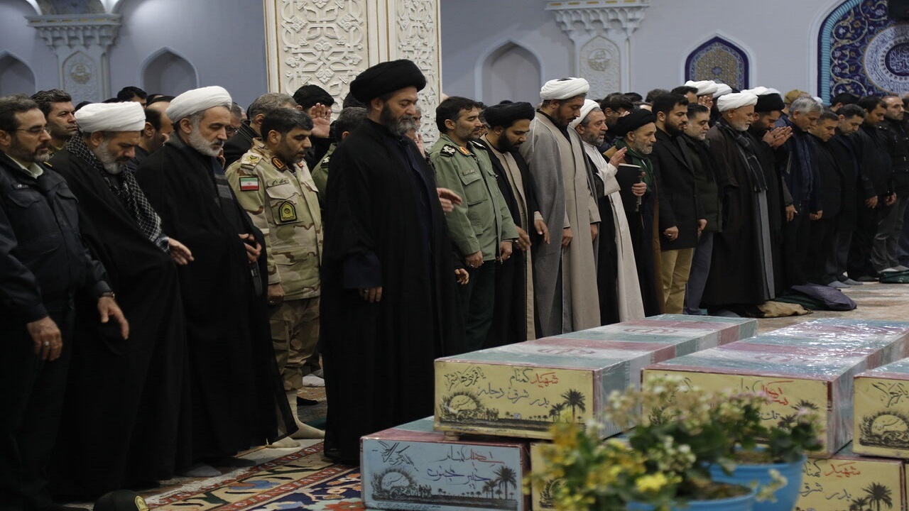 تشییع ۱۰ شهید گمنام در اردبیل