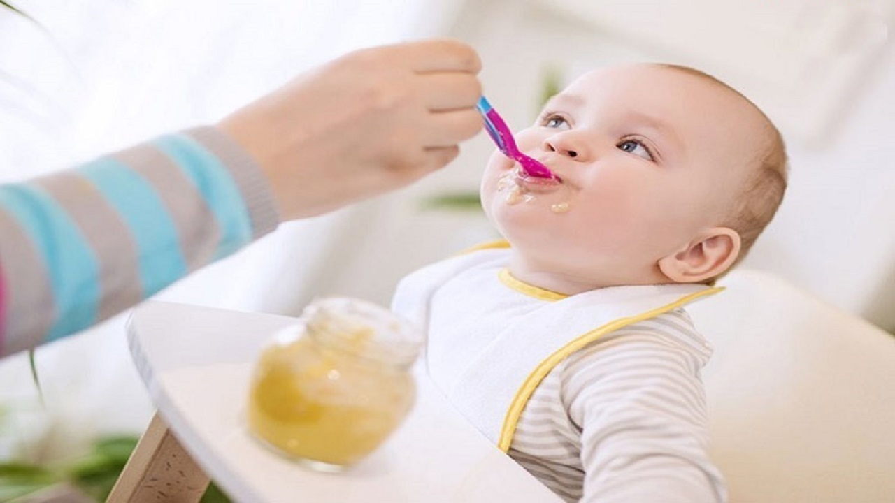 بهترین زمان و دفعات تغذیه نوزاد + فیلم