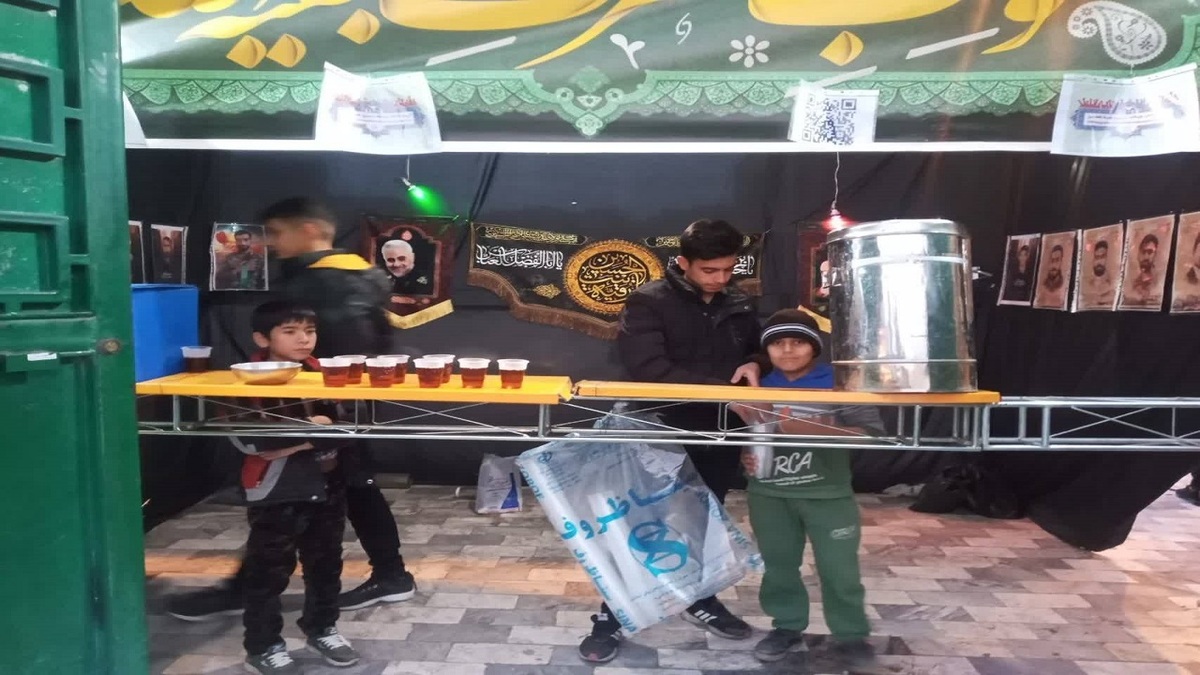 برپایی ایستگاه صلواتی به میزبانی قمی&zwnj;ها + تصاویر
