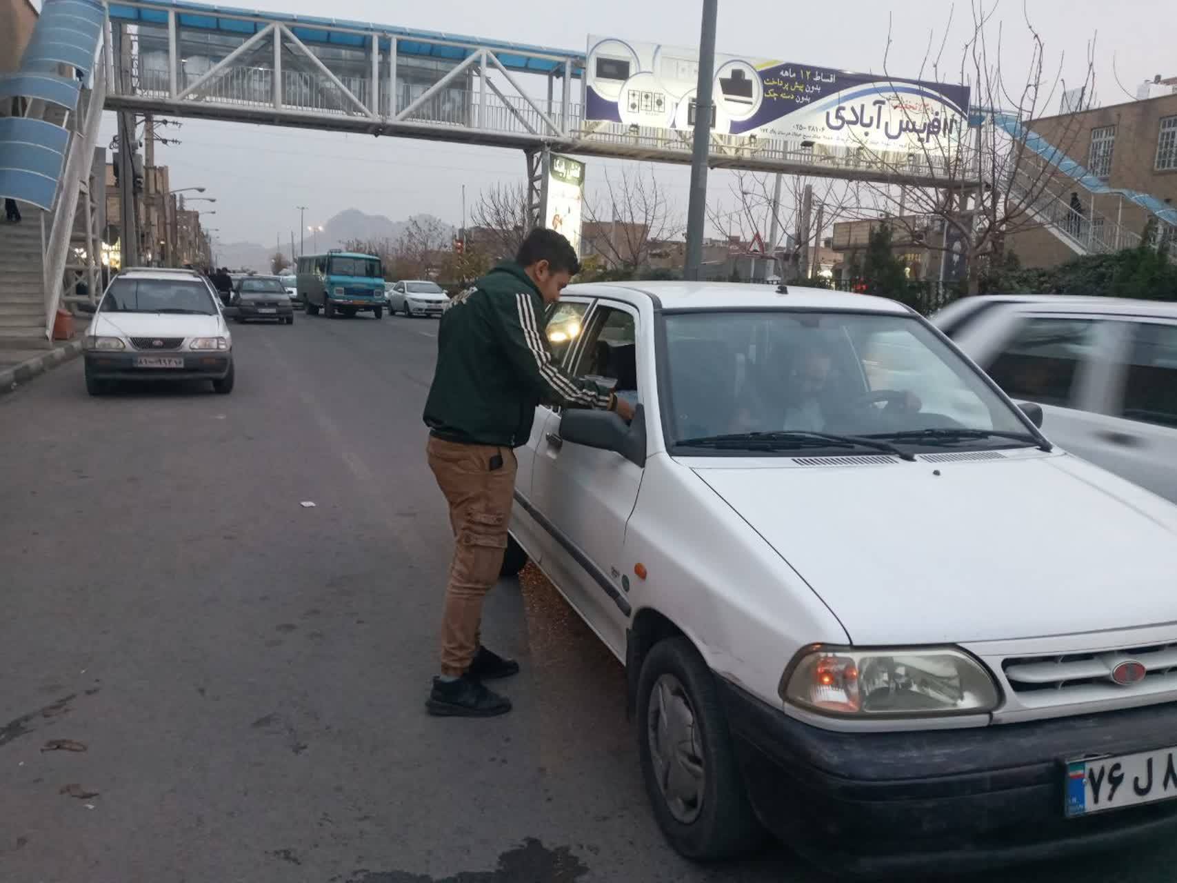 برپایی ایستگاه صلواتی به میزبانی قمی&zwnj;ها + تصاویر