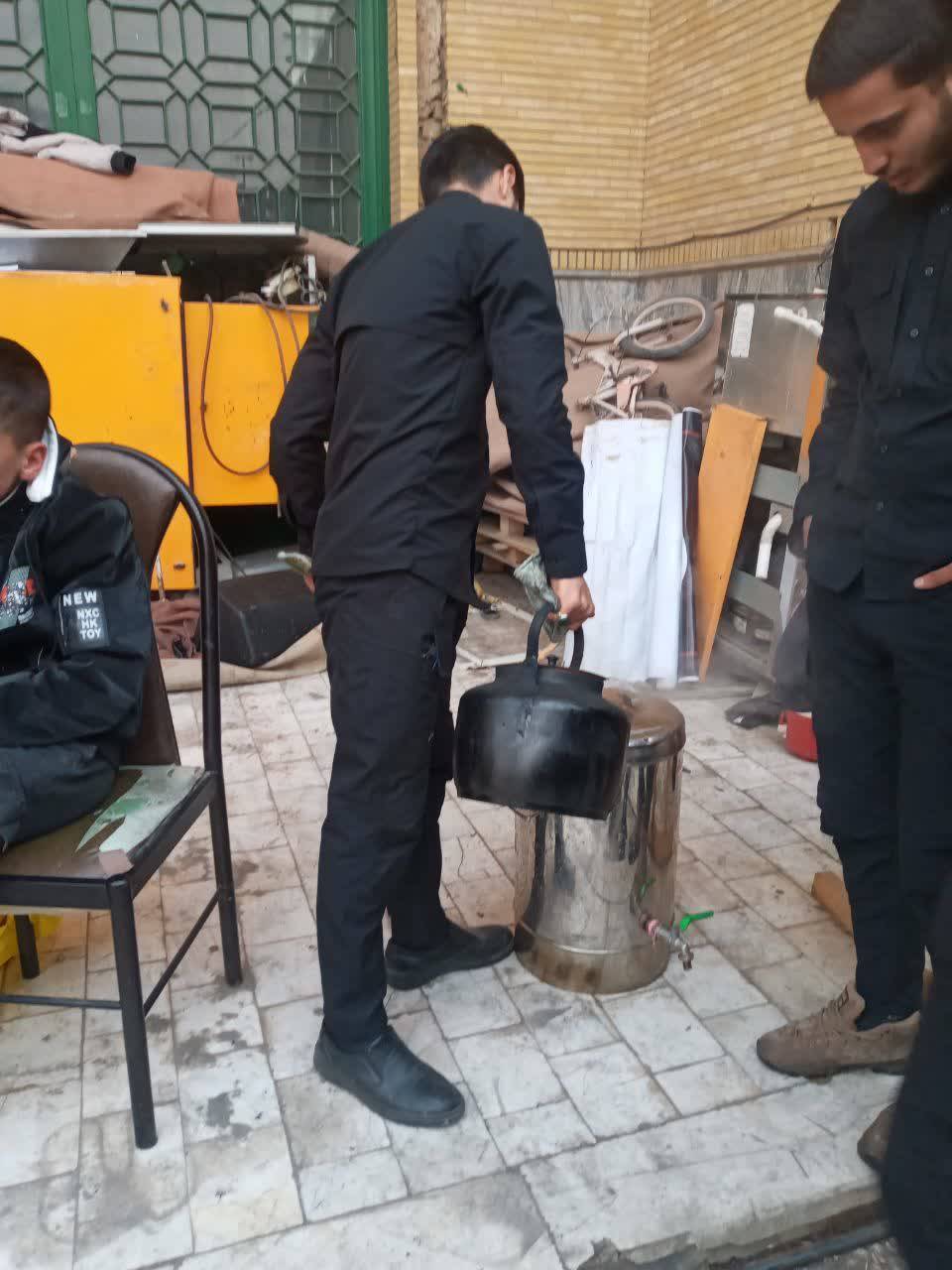 برپایی ایستگاه صلواتی به میزبانی قمی&zwnj;ها + تصاویر